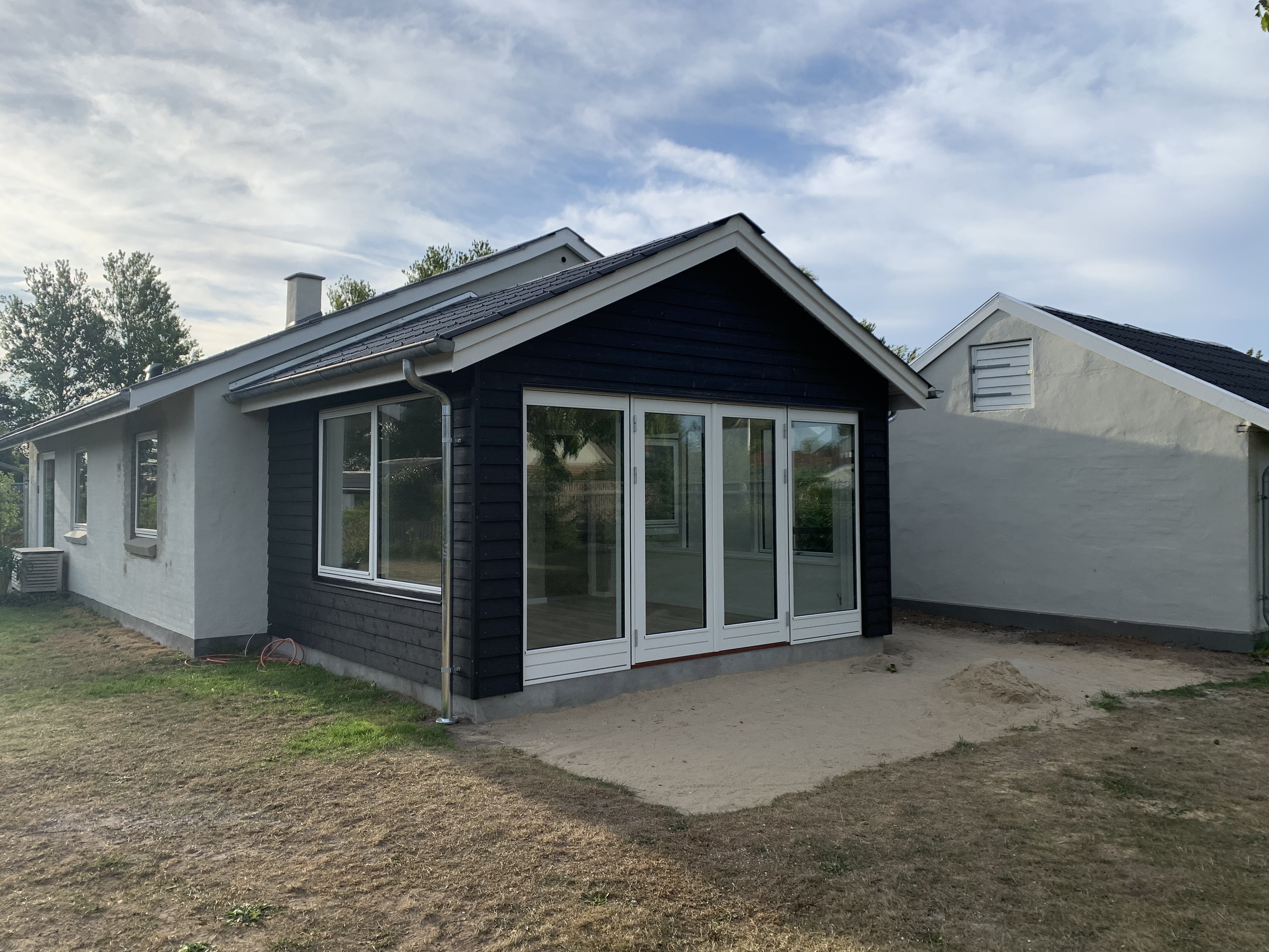 Facade Med Tilbygning 2